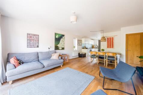 7 Chatfield Close-13.jpg