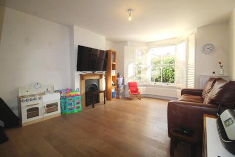 e2 Living room(1).jpg