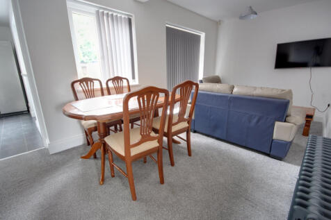 Donnini Place, Durham photo 3