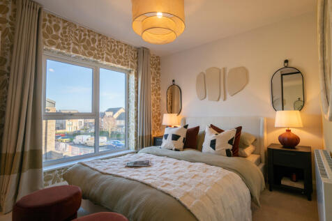Goldfinch bedroom...
