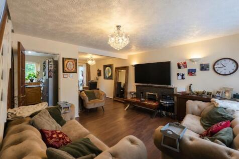 Thorney Road, Wyken - Lounge