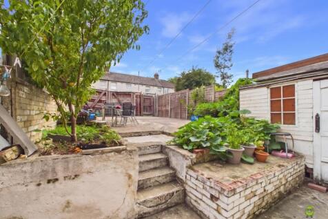 Rear Garden Presented by James Hillier of Ewemove 