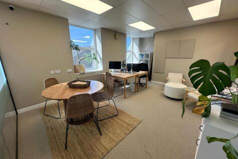 Office to rent Image 6