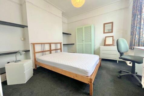 P01800-FOUR DOUBLE BEDROOM STUDENT HOUSE, WINTON photo 5