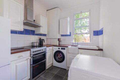 5 Newlands House photo 2