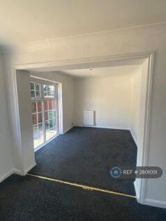 Whinmoor Court, Leeds, LS14 photo 4