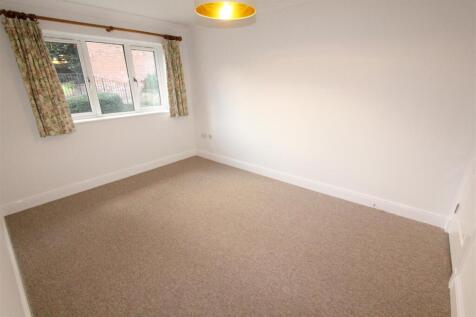 IMG_6914 bed1 window.jpg