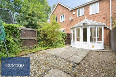 REAR GARDEN 02.jpg