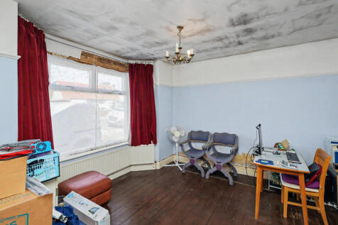 10 Brooklyn Avenue, Loughton, Essex IG10 1BL