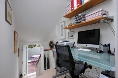 Landing/ Work Station.