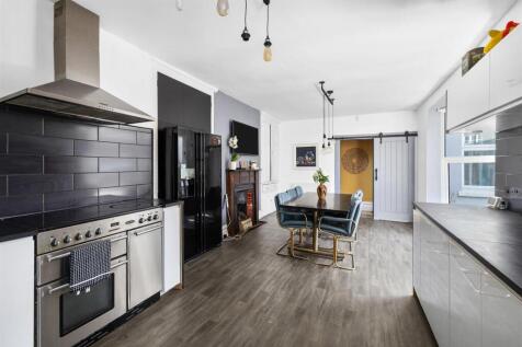 Kitchen/Dining Room 2