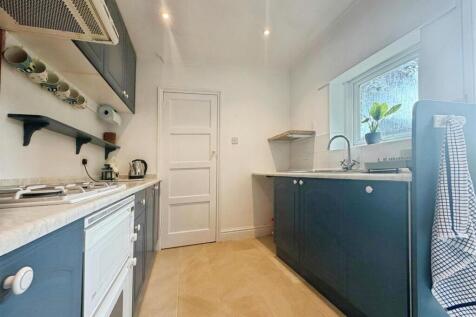 Crescent Road, Wimborne photo 3