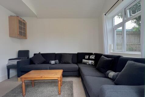 **STUDENT** Heathwood Road, Bournemouth, Dorset, BH9 2JY photo 5