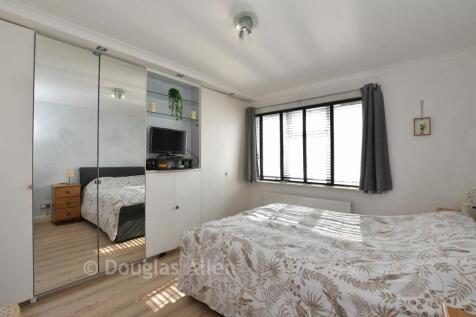 London, E16 - property photo