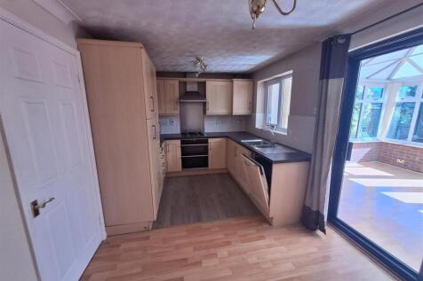 Kitchen2.jpg