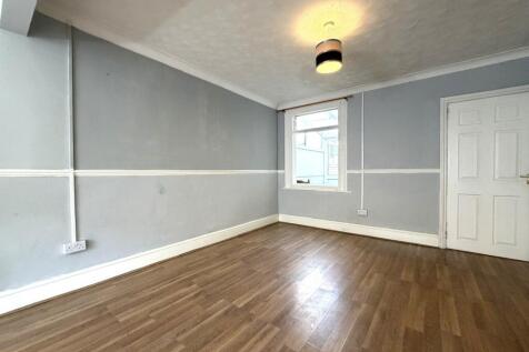 Redcliffe Street, Swindon, Wiltshire photo 3