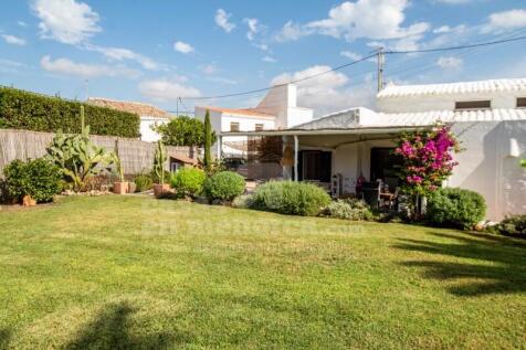 Beautiful country house in Llucmaçanes