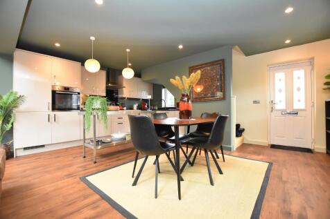 Kirkmoor Close, Clitheroe, BB7 2DE photo 2
