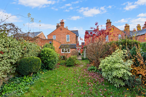 Communal garden &amp; Rear