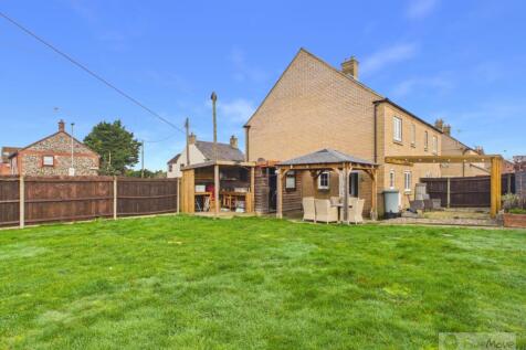 EweMove Mildenhall Lee Devenish London Road Garden