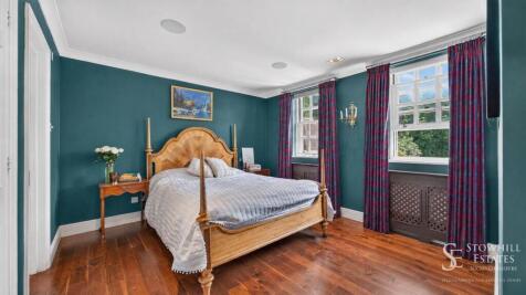 Principal bedroom