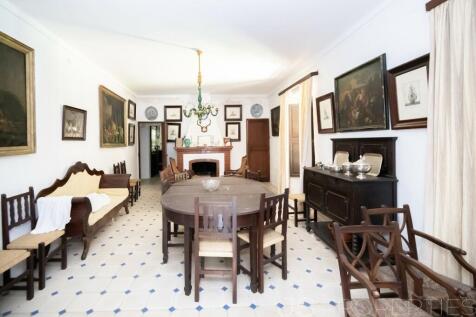 LARGE POSSESSION WITH RESTAURANT FOR SALE