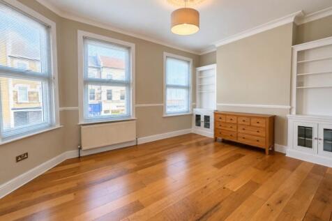 4-bed flat on Northcote Road, London, £4,500/mo