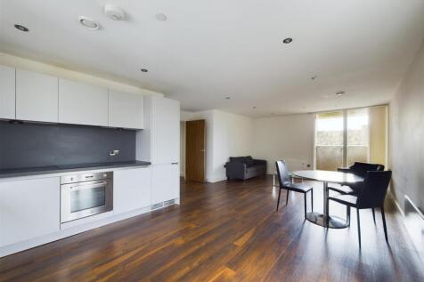 CAM01231G0-PR0052-STILL015