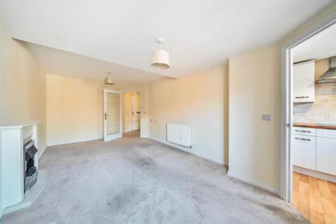 Stokes Lodge, Camberley photo 4