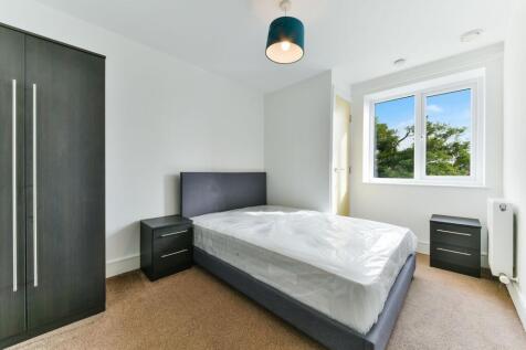 West Plaza, Stanwell Ashford, TW19 photo 3
