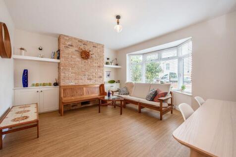 Sitting/dining room