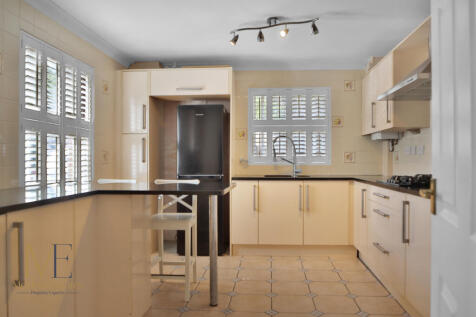 Vale Road, Northfleet, Kent photo 4