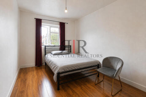 Charlton Crescent, Barking, Essex, IG11 photo 3