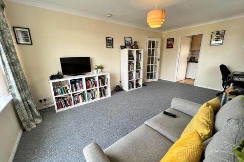 Wallace Avenue, Worthing, BN11 photo 3