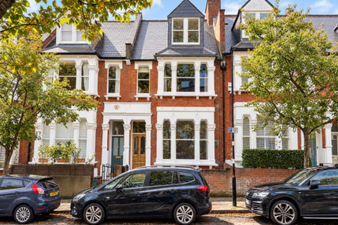 1-bed flat on 15 Waterlow Road, London, £2,000/mo