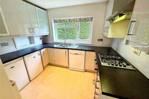 Malt Hill, Egham, Surrey, TW20 photo 3