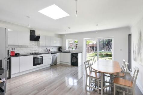 Curtis Road, Epsom, KT19 photo 3