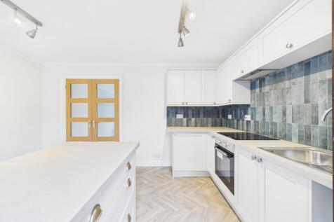 CAM02023G0-PR0184-STILL012