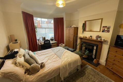 RECEPTION ONE / BEDROOM
