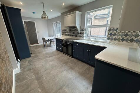 17 Queens Avenue, Tunstall, ST6 photo 4