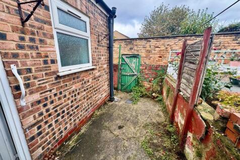 Rear yard 2.jpg
