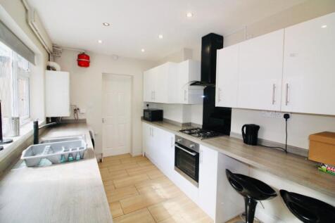 5-bed semi-detached on Balfour Road, Lenton, £2,925/mo