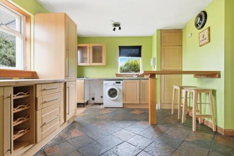 4 bed, 2 bath Detached Bungalow in Cardiff - Photo 13