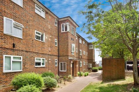 Romford, RM3 - property photo