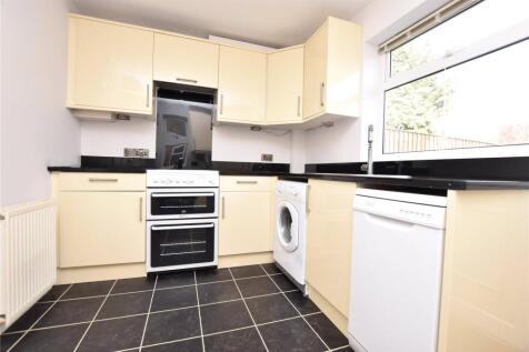 Fieldway Avenue, Rodley, Leeds, West Yorkshire photo 3