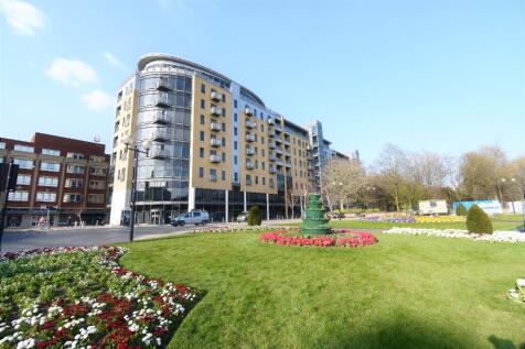 2-bed flat on Dock Street, Hull, HU1, £925/mo