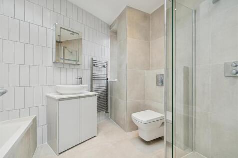 7a Christchurch Close SW19 bathroom 1b.jpg