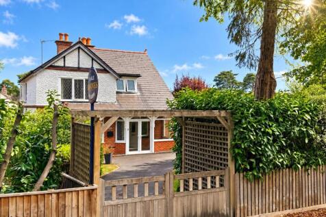 3/4 bed Semi detached house