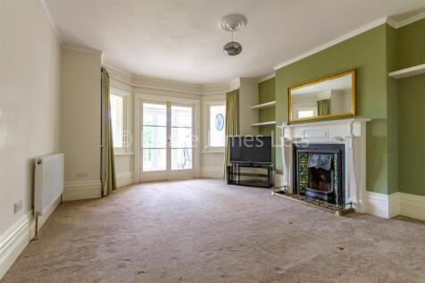 10460 0624 SittingRoom(1).jpg