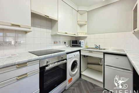 Vicarage Square, Grays, RM17 photo 5